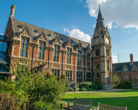 360_F_460682290_tCGQ5sj2lBcZuqIkwHyfdZiVLlssylid